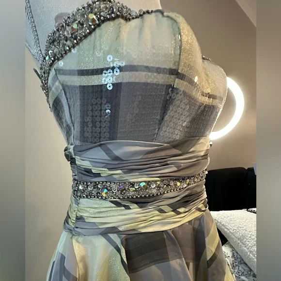 Tony Bowls Elegant High Low Sequined Bead Plaid Prom Dress Sz 8 Silver Yellow - Picture 6 of 12